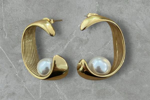 Pearl Curved Earrings 
